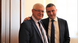 Министърът на финансите Кирил Ананиев прие поста от предшественика си