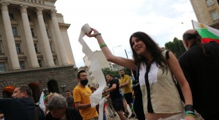 За 17 и ден се събраха протестиращи в центъра на София
