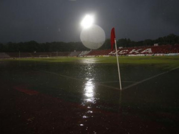 Силната буря в София прекрати приятелския мач между ЦСКА и