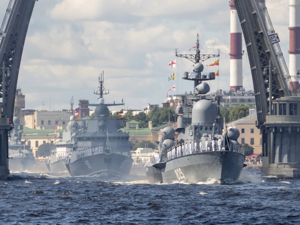 Главният парад на Военноморския флот ВМФ на Русия в Санкт