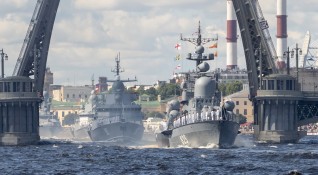 Главният парад на Военноморския флот ВМФ на Русия в Санкт