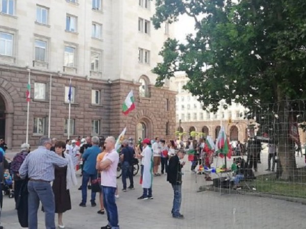 18-и ден на антиправителствени протести в центъра на София. Исканията