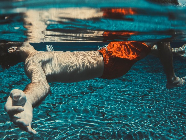 Плуването е един от най-щадящите спортове, които се препоръчват за