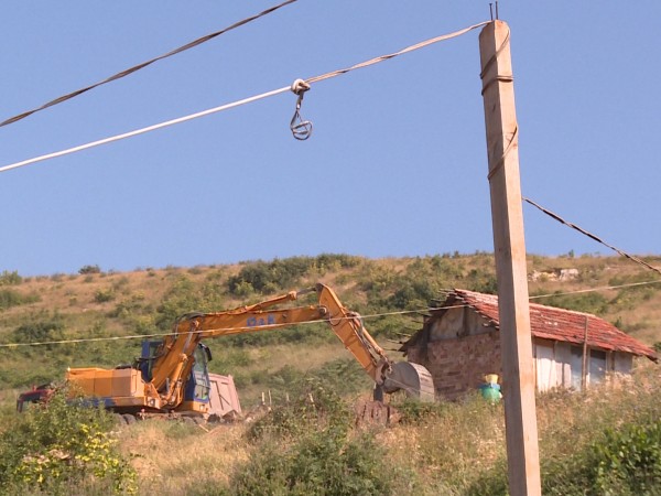 Принудително събаряне на незаконни постройки в старозагорския ромски квартал "Лозенец"