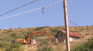 Принудително събаряне на незаконни постройки в старозагорския ромски квартал Лозенец