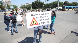 Протестиращи блокираха едно от най натоварените кръстовища в София това
