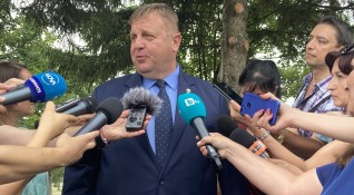 Вицепремиерът и министър на отбраната Красимир Каракачанов изрази притеснение че