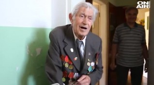 Един от 12 те живи ветерани от Втората световна война в