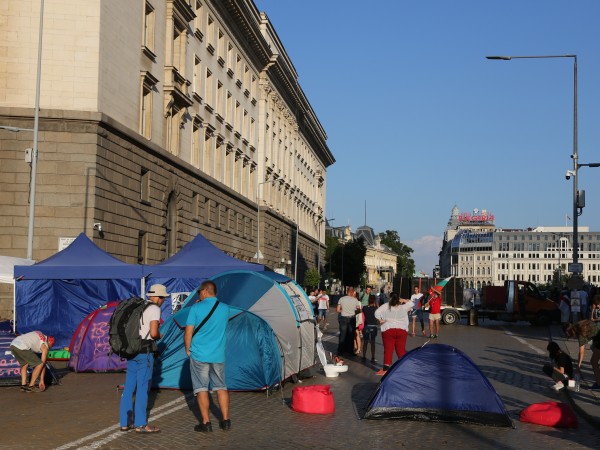 В 25-ия ден на протести три ключови кръстовища в столицата