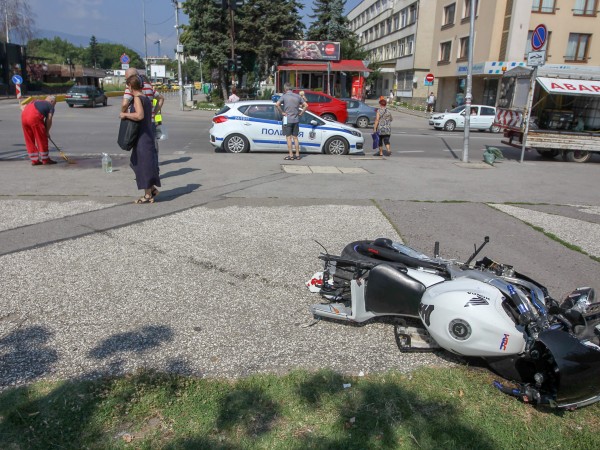 22-годишен моторист е настанен в УМБАЛ "Св. Анна"-София с опасност
