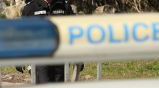 Трима мъже са задържани за въоръжен грабеж в село Лозенец