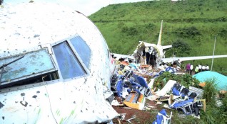 Намерени са и двете черни кутии на индийския самолет разбил