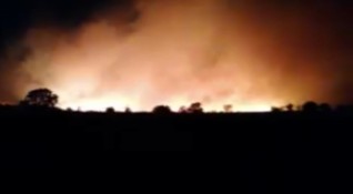 Евакуираха хората от хасковското село Присадец заради големия пожар Там