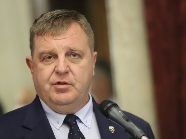 Вицепремиерът и министър на отбраната Красимир Каракачанов коментира във Варна