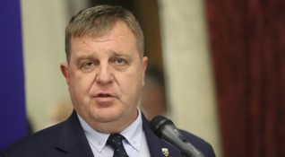 Вицепремиерът и министър на отбраната Красимир Каракачанов коментира във Варна