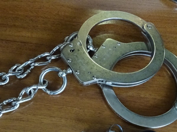 Двама души са задържани във Варна за грабеж на метална