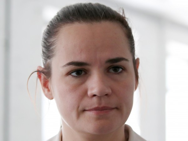 Водачът на беларуската опозиция Светлана Тихановска е в безопасност. Тя