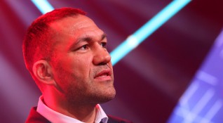 Родната звезда в професионалния бокс Кубрат Пулев засипа със закани
