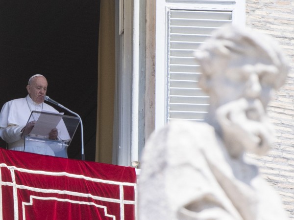 Папа Франциск призова да се спазват закона и правата в