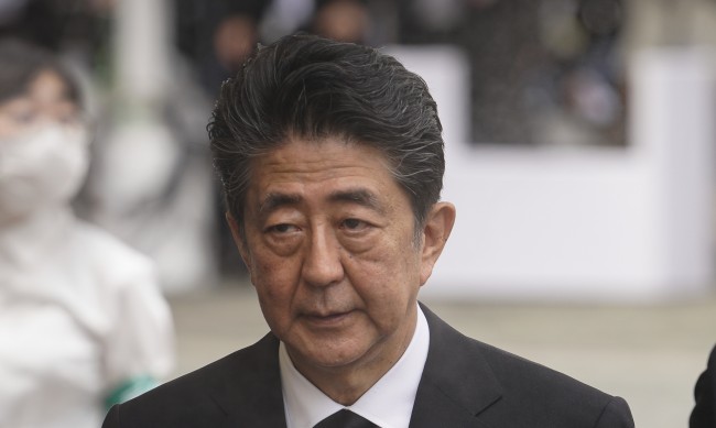 Премиерът на Япония Шиндзо Абе беше приет за преглед в