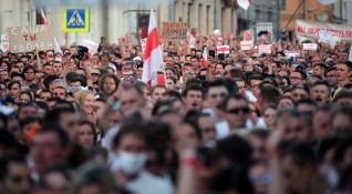 Няколко хиляди привърженици на беларуската опозиция се събраха снощи на