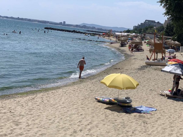 Безплатните чадъри и шезлонги по Южното Черноморие са пет пъти