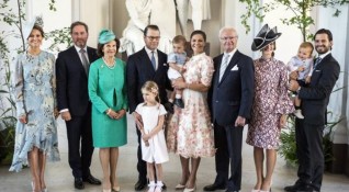 Кралското семейство на Обединеното кралство изглежда приковава погледите с интриги
