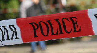 Полицията разследва двойно убийство в село край София съобщиха от