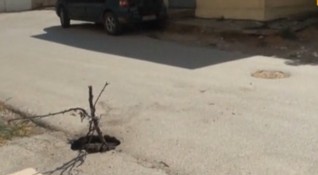 Ремонт на опасни дупки на улица в Силистра възмути жители