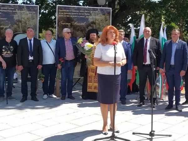 Вицепрезидентът Илияна Йотова участва в поклонението по повод 117 години