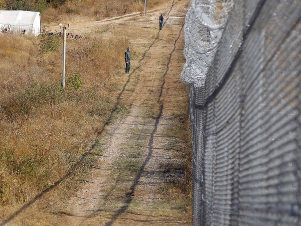 Сърбия работи по изграждането на телена ограда на границата с