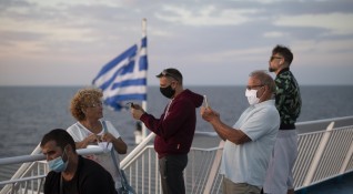 В 16 района на Гърция вече действат по строги ограничителни мерки