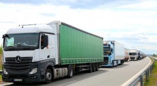 Шофьори на камиони сигнализират че на българо румънската граница при Дунав