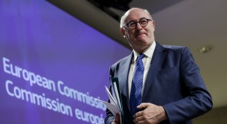 Еврокомисарят по търговията Фил Хоган е подал оставка след твърденията