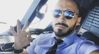 Петър е 29 годишен пилот от българската гражданска авиация Световната