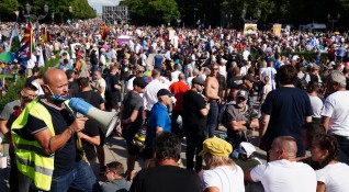 Полицията в Берлин разпръсна протестната демонстрация срещу противоепидемичните мерки Близо 20