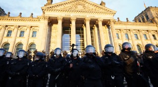 Крайнодесни екстремисти се опитаха да влязат в германския парламент предаде