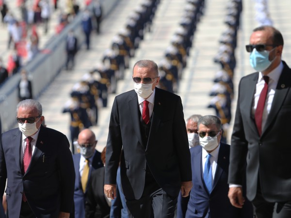 Турският президент Реджеп Тайип Ердоган продължи и днес с твърдата