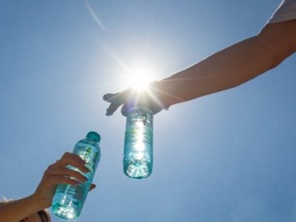Столична община организира раздаване на минерална вода днес заради жегата.