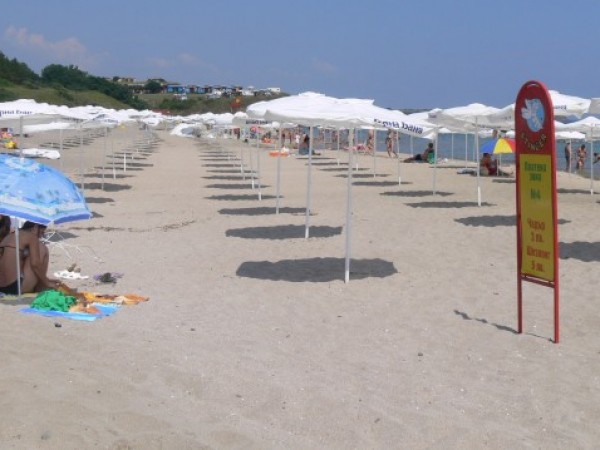 По-малко спасители работят по българските плажове от днес. Причината е