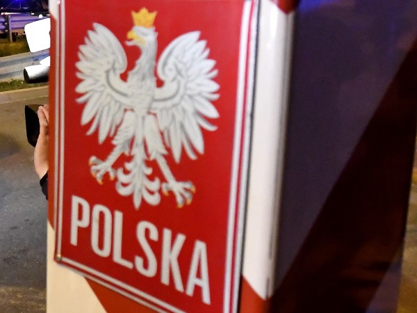 Полша забранява от утре преките полети от 44 страни, сред