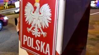 Полша забранява от утре преките полети от 44 страни сред