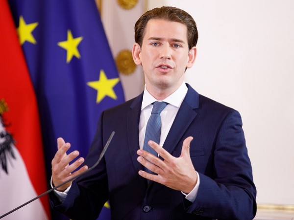 Австрийският канцлер Себастиан Курц определи като грешка решението на Ангела