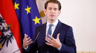 Австрийският канцлер Себастиан Курц определи като грешка решението на Ангела