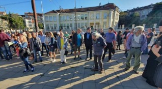 Недоволни се събраха пред сградата на Софийския районен съд на