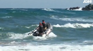 Заради бурното море спасителната операция на плаж Силистар край Синеморец