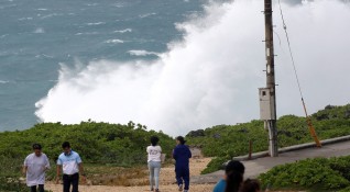 Тайфунът Хайшен докара проливни дъждове и силни ветрове в южната