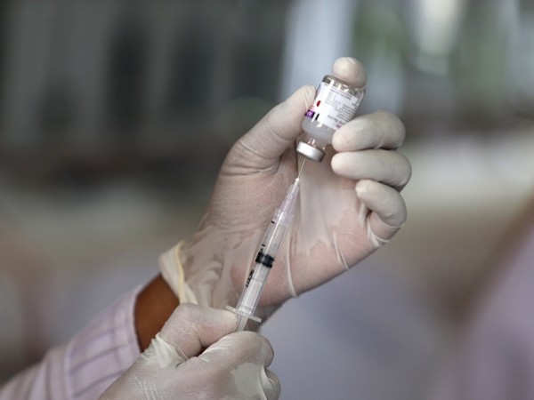 Ако имаше одобрена и безплатна ваксина за коронавирус, 44% от