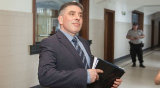 Бившият правосъден министър Данаил Кирилов ще напусне парламента след като