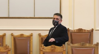 Парламентът прие оставката на Данаил Кирилов който след като се